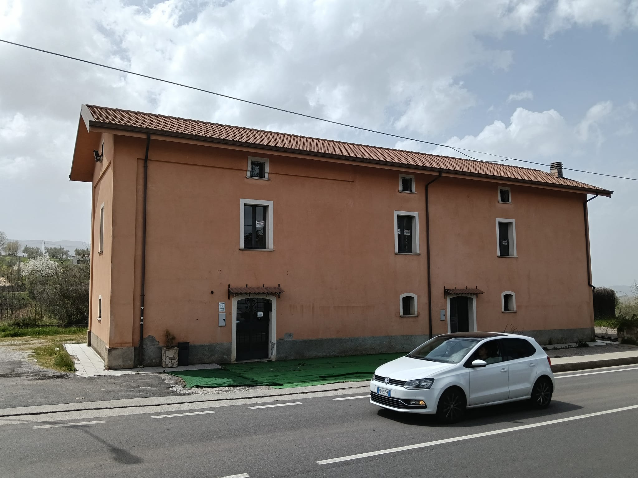 Paterno Calabro, Contrada Taverna-stabile per ristorazione con ampia corte esterna